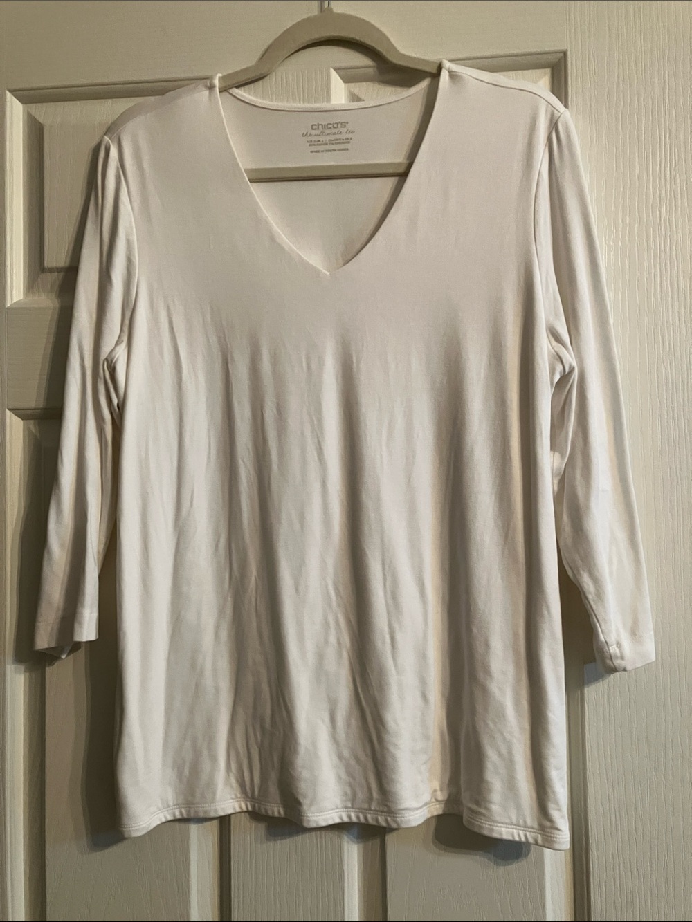 Chico's White V-Neck Long Sleeve Tee size 2
